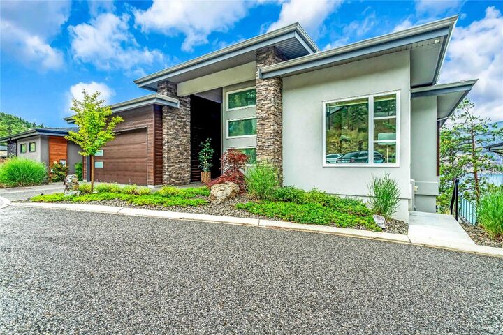 Photo de la propriété:  3452 Blue Grass Lane  BC V1V 3G1 