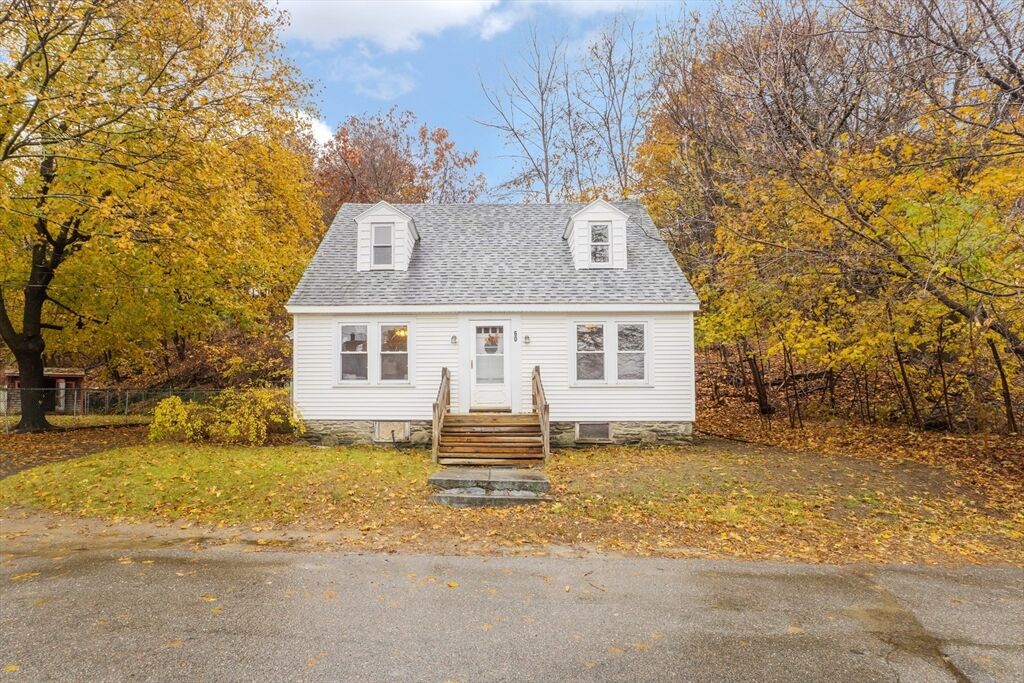 Property Photo:  60 Cliff St  MA 01420 