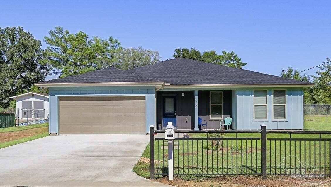 Property Photo:  2720 Jewell Rd  FL 32566 
