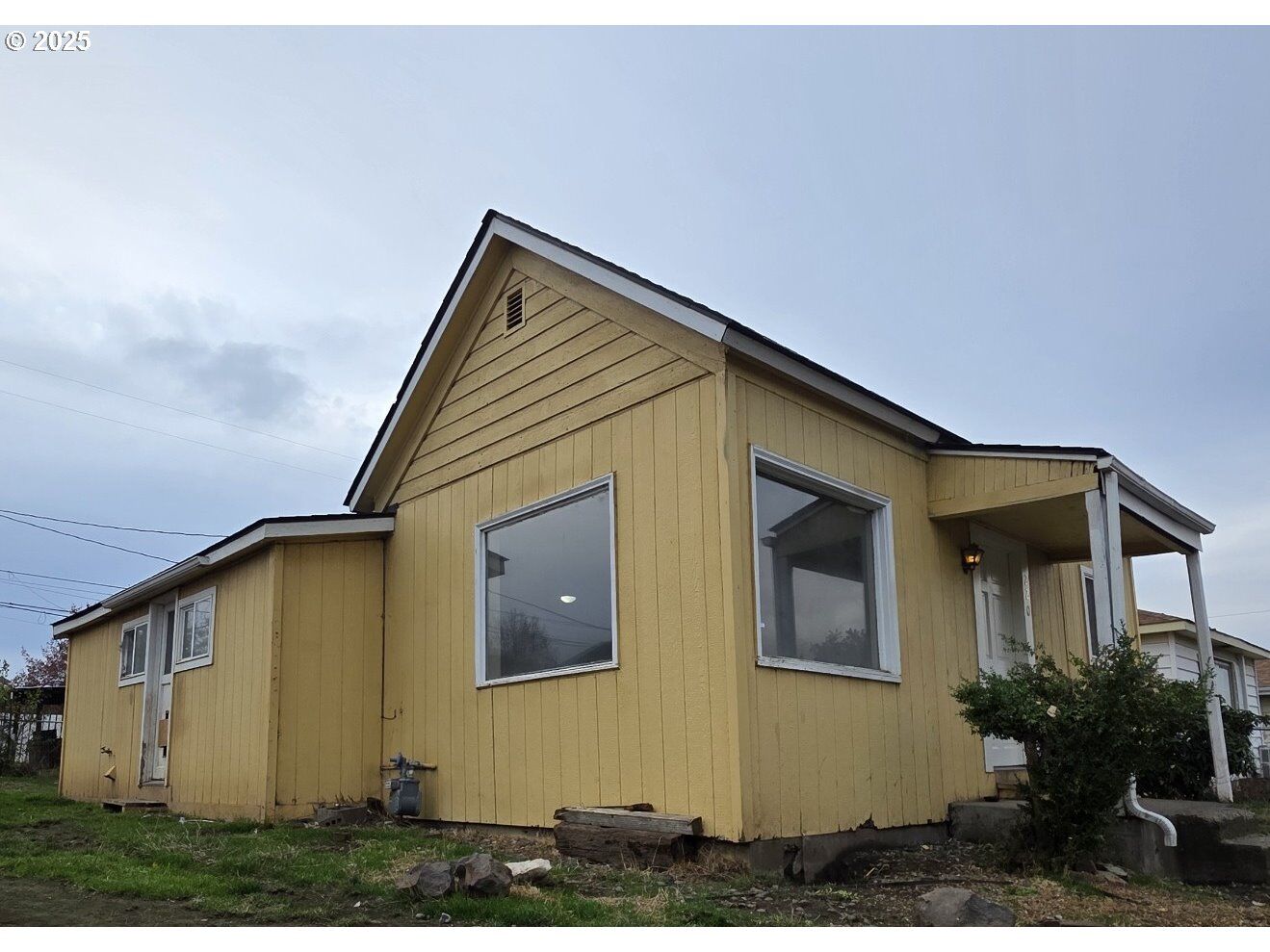 Property Photo:  220 NW 2nd St  WA 98620 