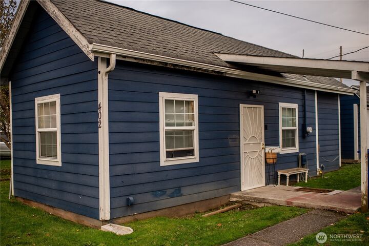 Property Photo:  402 NW 5th Avenue  WA 98626 