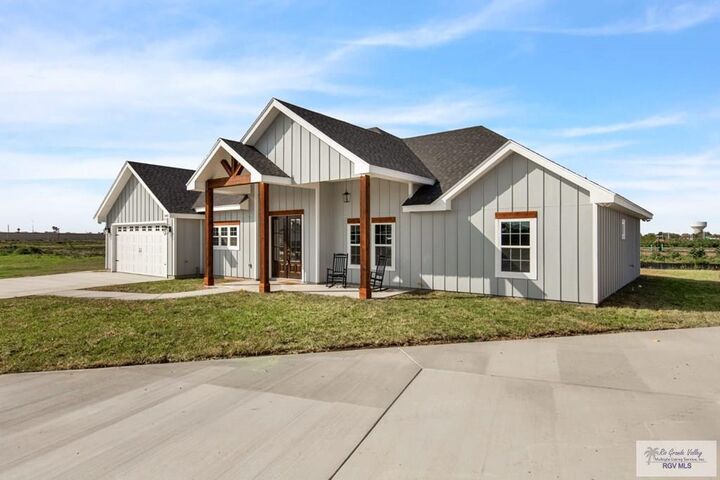 Property Photo: 1401 Crystal Cir TX 78552