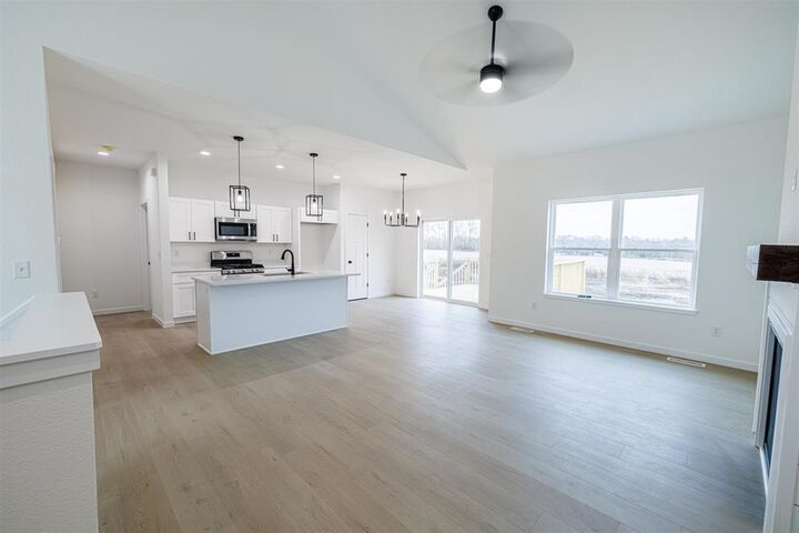 Property Photo:  502 Ridge Court  WI 53576 