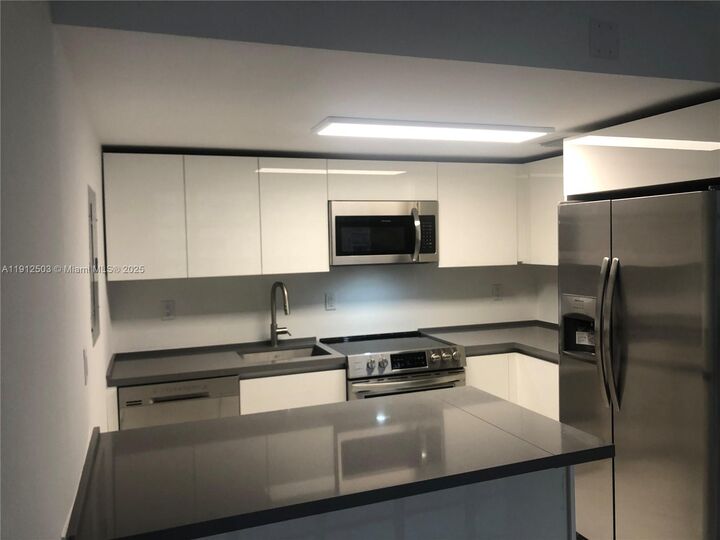 Property Photo:  1440 Brickell Bay Dr 709  FL 33131 