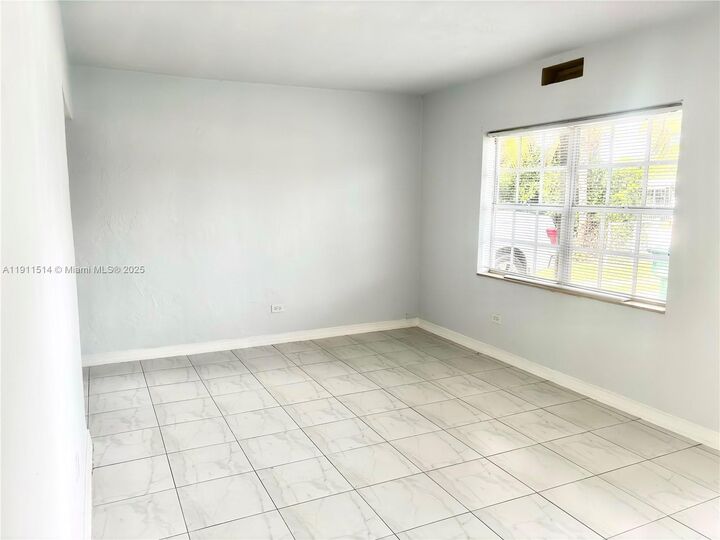 Property Photo: 15324 Lincoln Dr - FL 33033