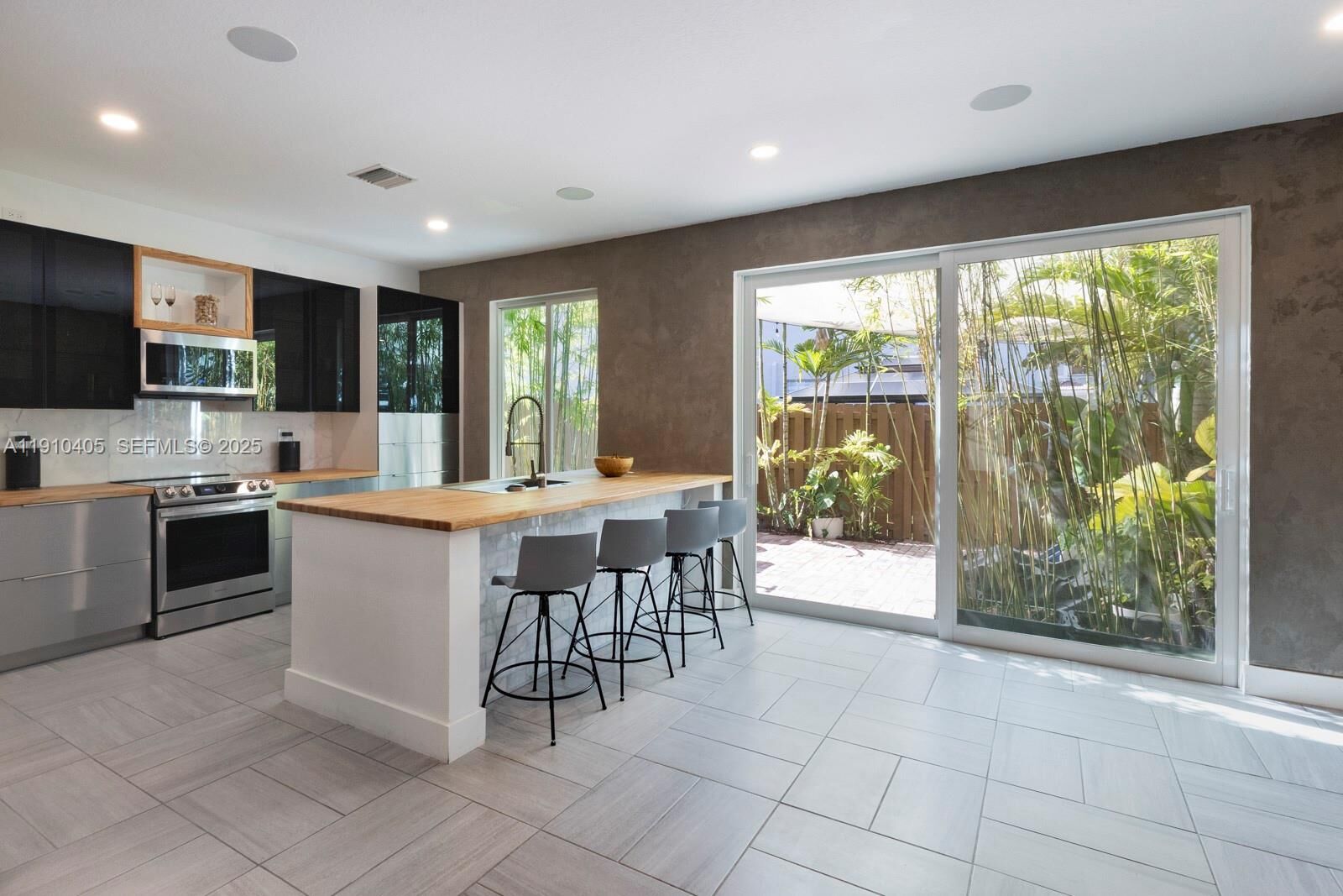 Property Photo:  5752 NW 112th Ct  FL 33178 