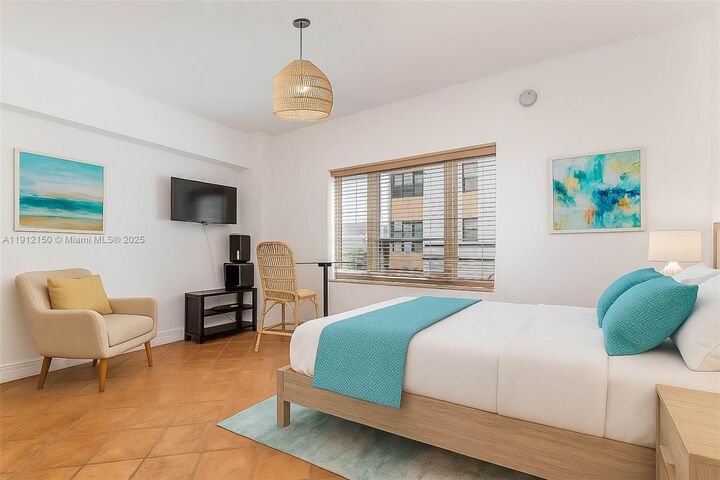 Property Photo: 255 W 24th St 208 FL 33140