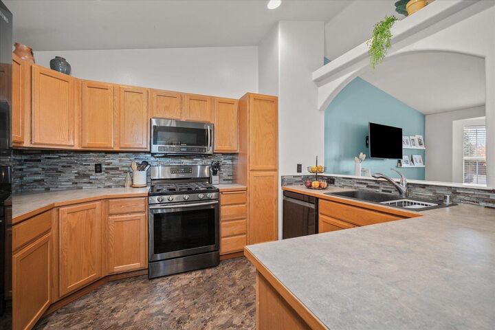 Property Photo:  1714 N Arc Rd  WA 99016 