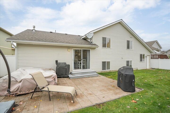 Property Photo:  1714 N Arc Rd  WA 99016 