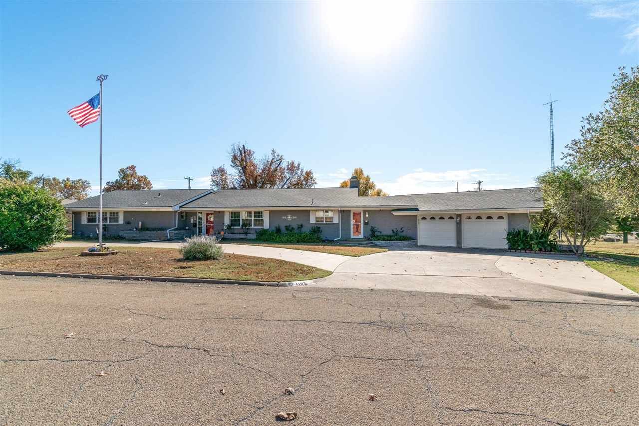 Property Photo:  1107 E 8th Street  OK 74023 