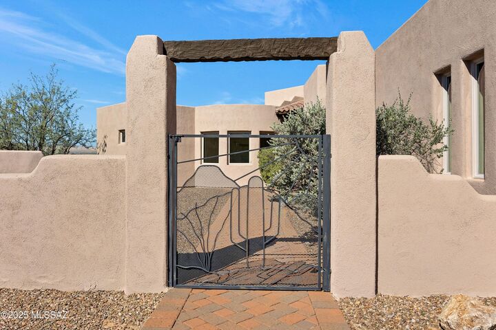 Property Photo:  1120 S Kent Spring Place  AZ 85614 