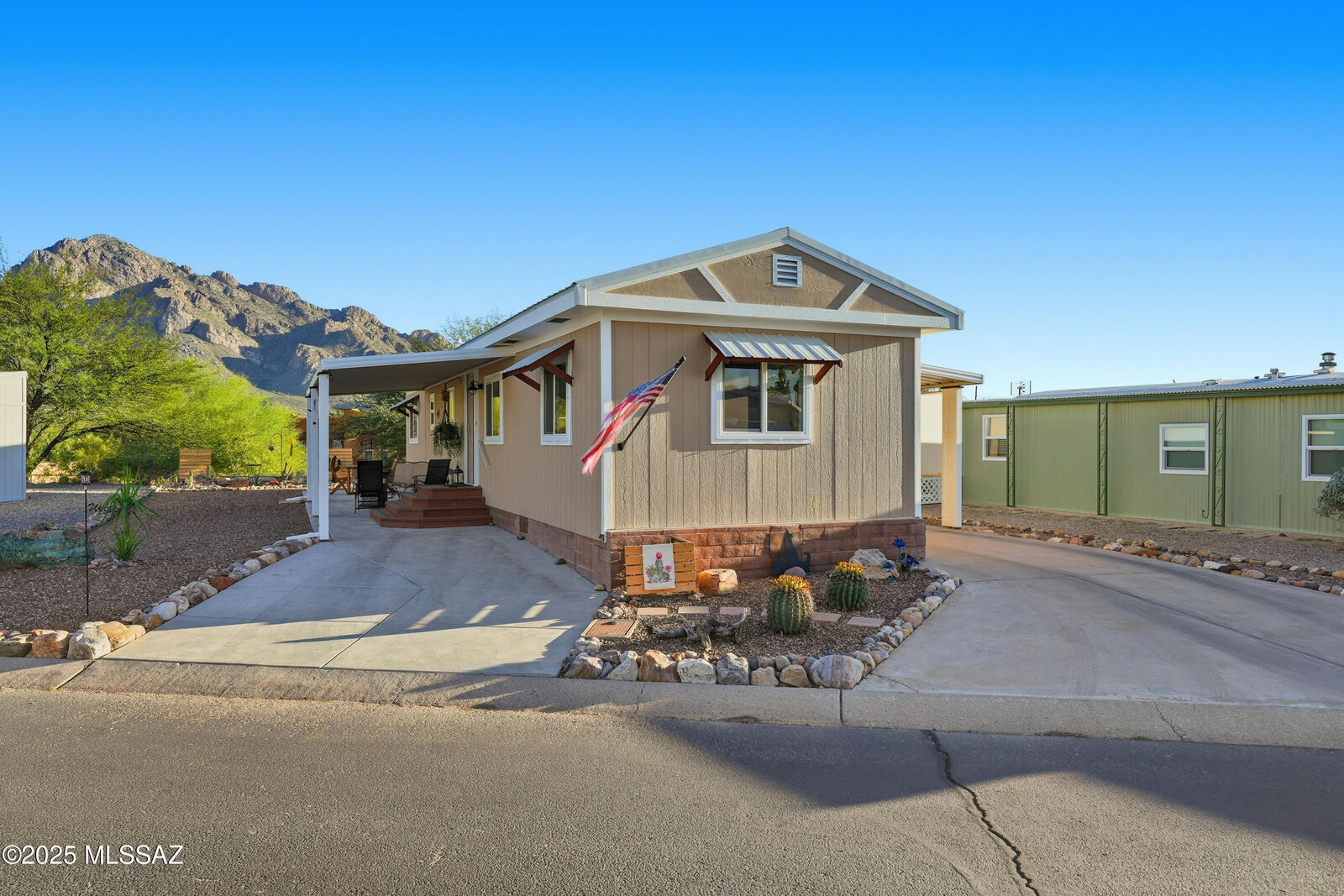Property Photo: 41 W Matterhorn Street AZ 85737