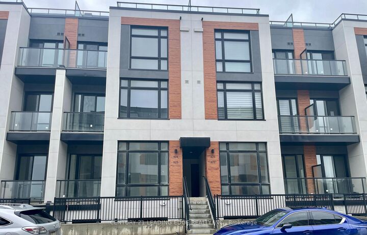 Property Photo:  2 Steckley House Lane 924  ON L4S 0N4 