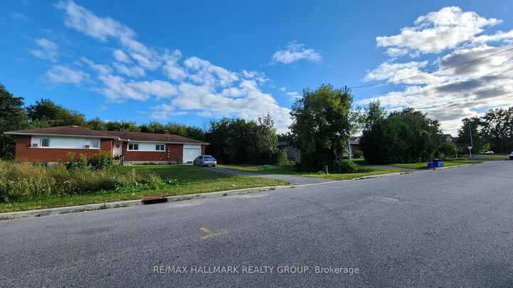 Property Photo: 1570-1580 Goth Avenue ON K1T 1E4
