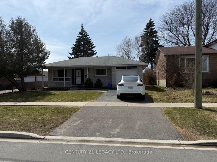 Property Photo:  18 Harper Road (Upper)  ON L6W 2W5 