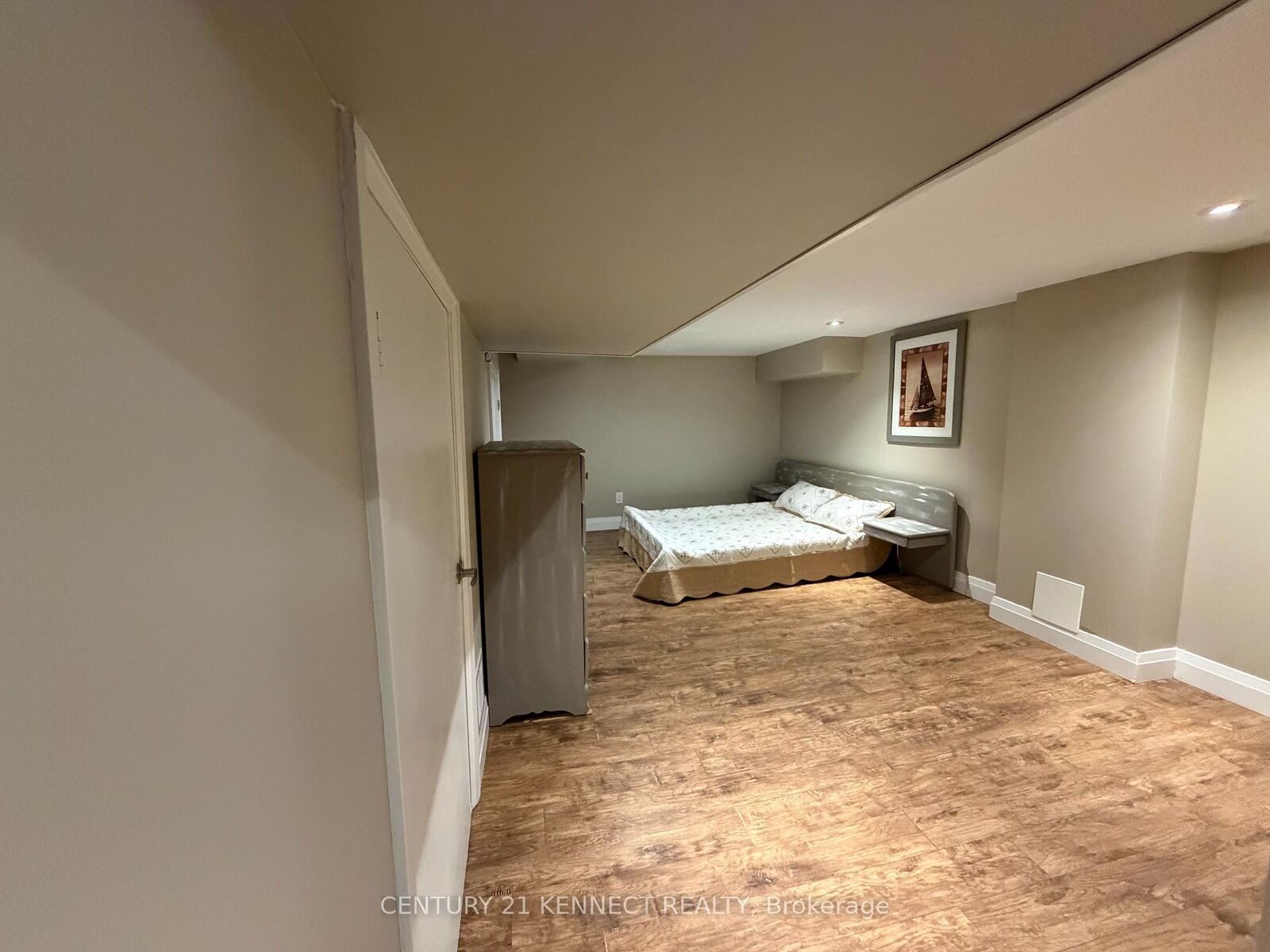 Photo de la propriété:  245 Nairn Avenue  ON M6E 4H5 