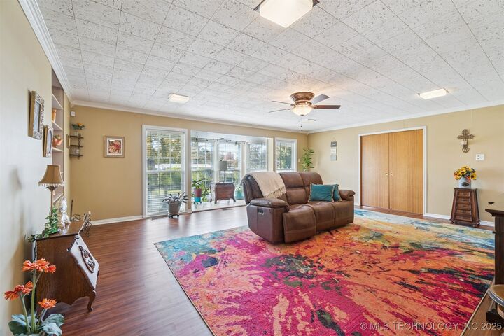 Property Photo:  1107 E 8th Street  OK 74023 