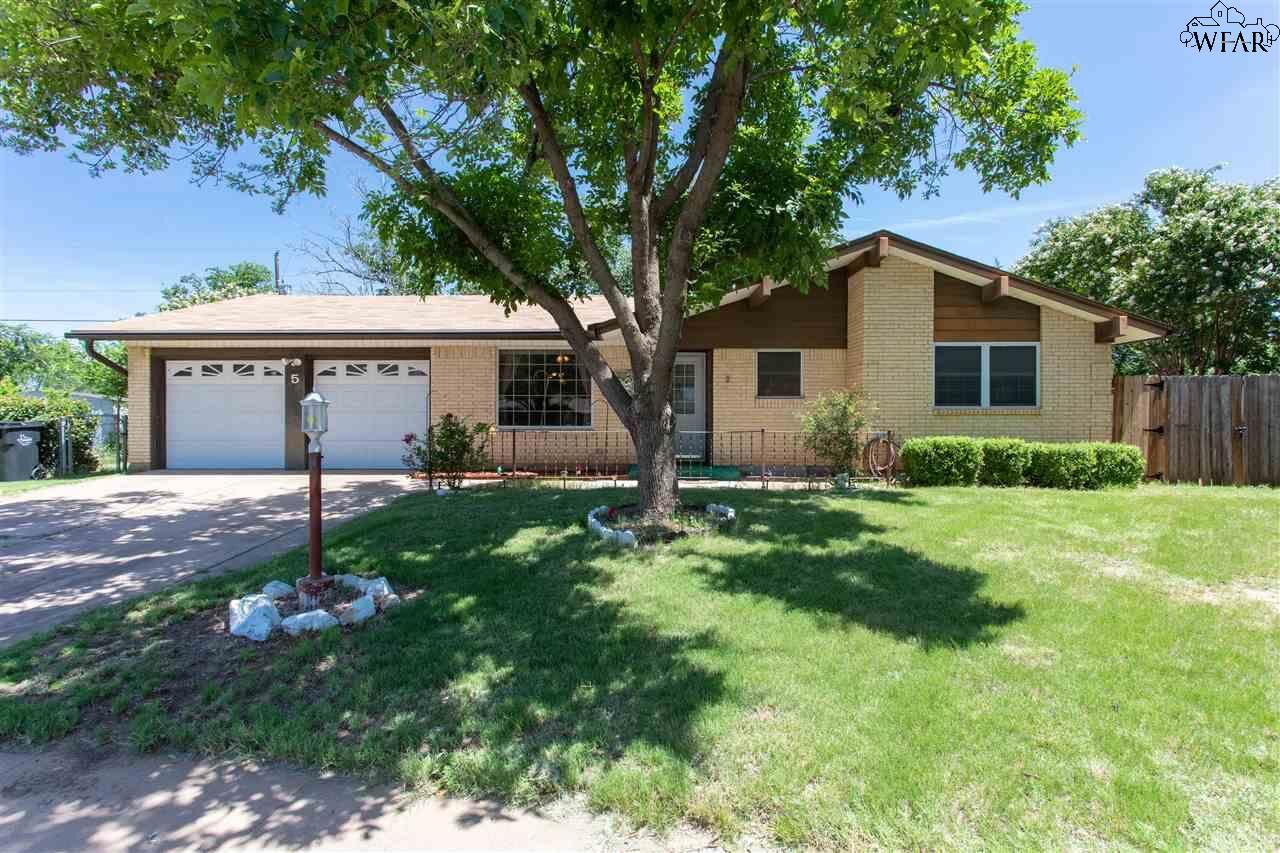 Property Photo: 5 Kevin Circle TX 76306