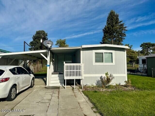 Property Photo:  451 Pence Rd  WA 98908 