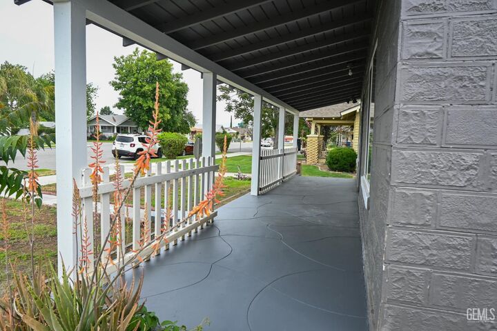 Property Photo: 1903 3rd Street CA 93304