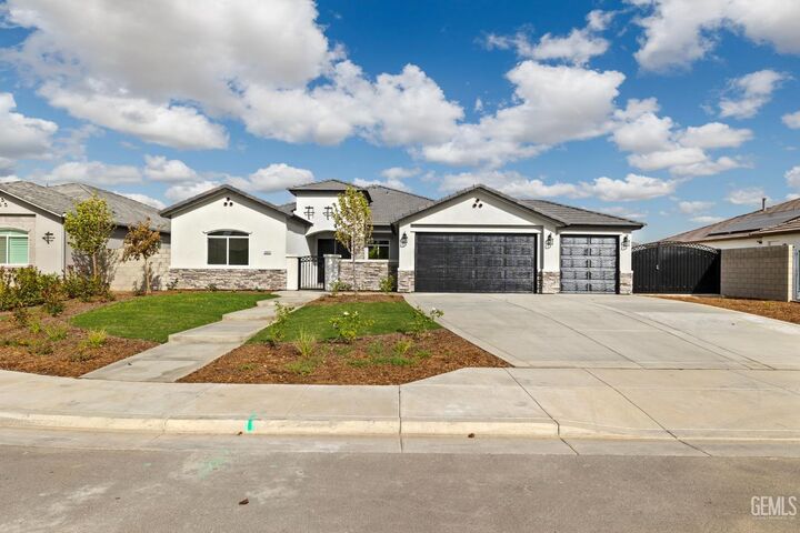 8806 Roverton Court  Bakersfield CA 93314 photo