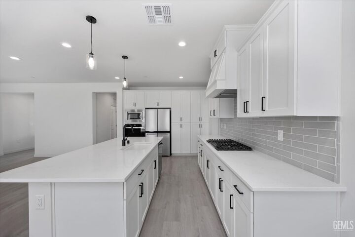 Property Photo: 12522 Madelyn Drive CA 93311