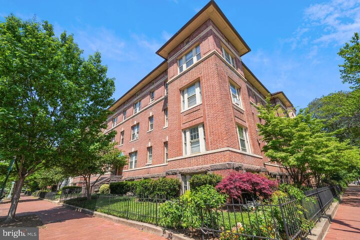 Property Photo:  516 A Street NE 205  DC 20002 