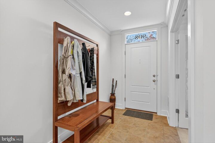 Property Photo:  908 Montgomery Street  VA 22314 