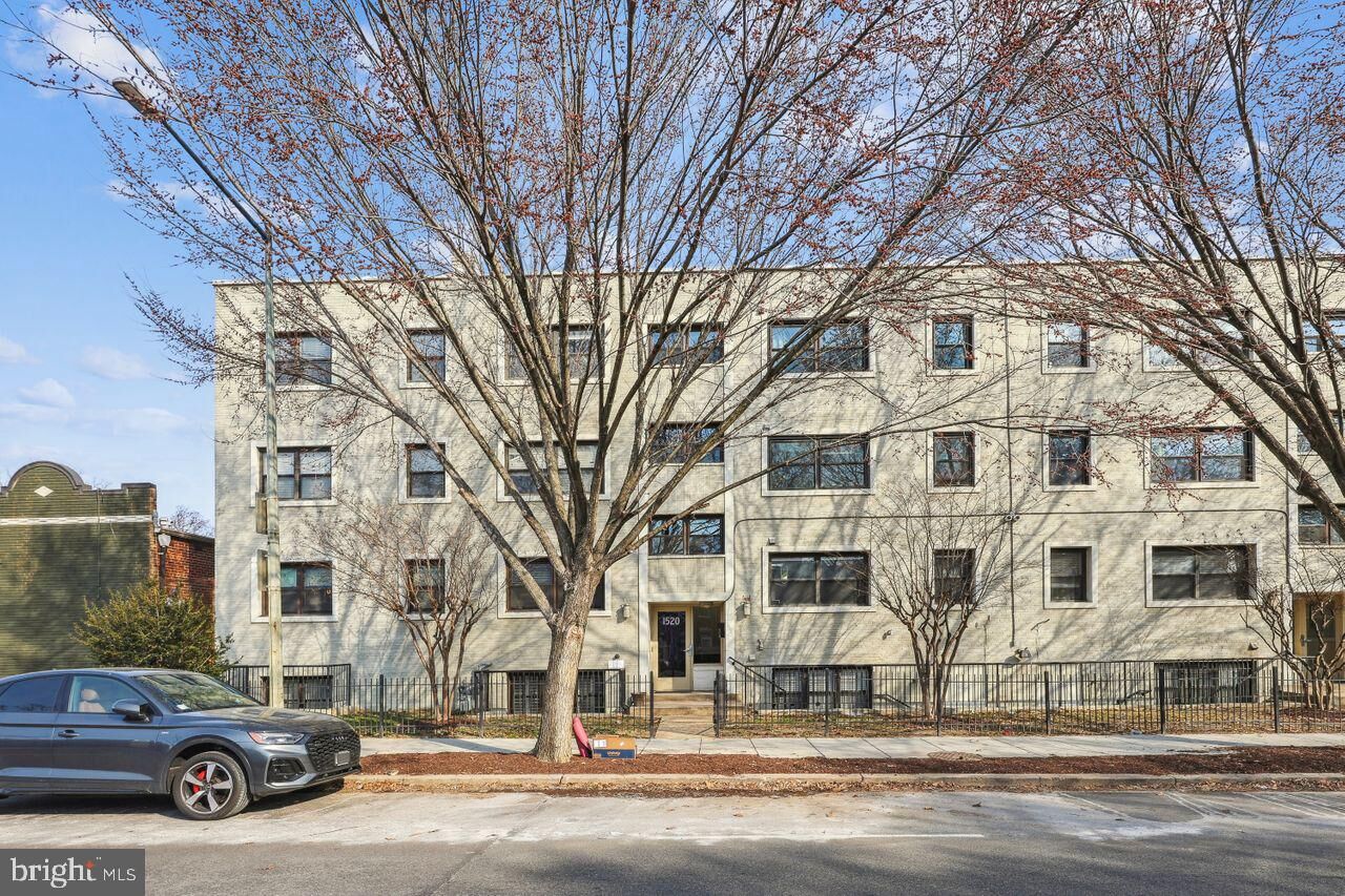 Property Photo:  1520 Independence Avenue SE 202  DC 20003 