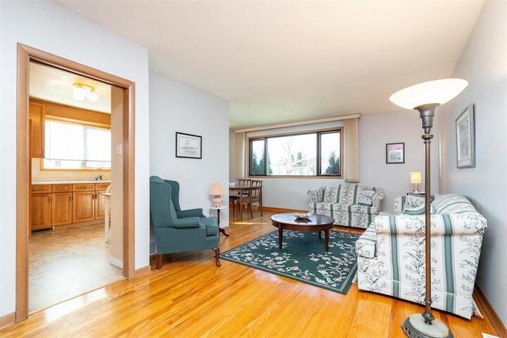 Property Photo: 184 Vryenhoek Crescent MB R2G 0R2