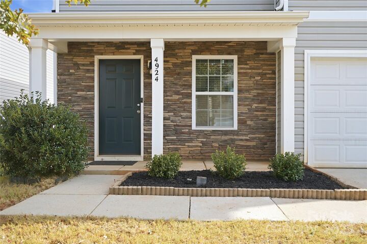 Property Photo:  4924 Acorn Forest Lane  NC 28269 