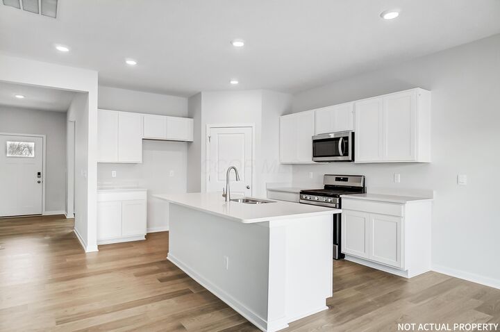 Property Photo: 586 Madison Way OH 43064