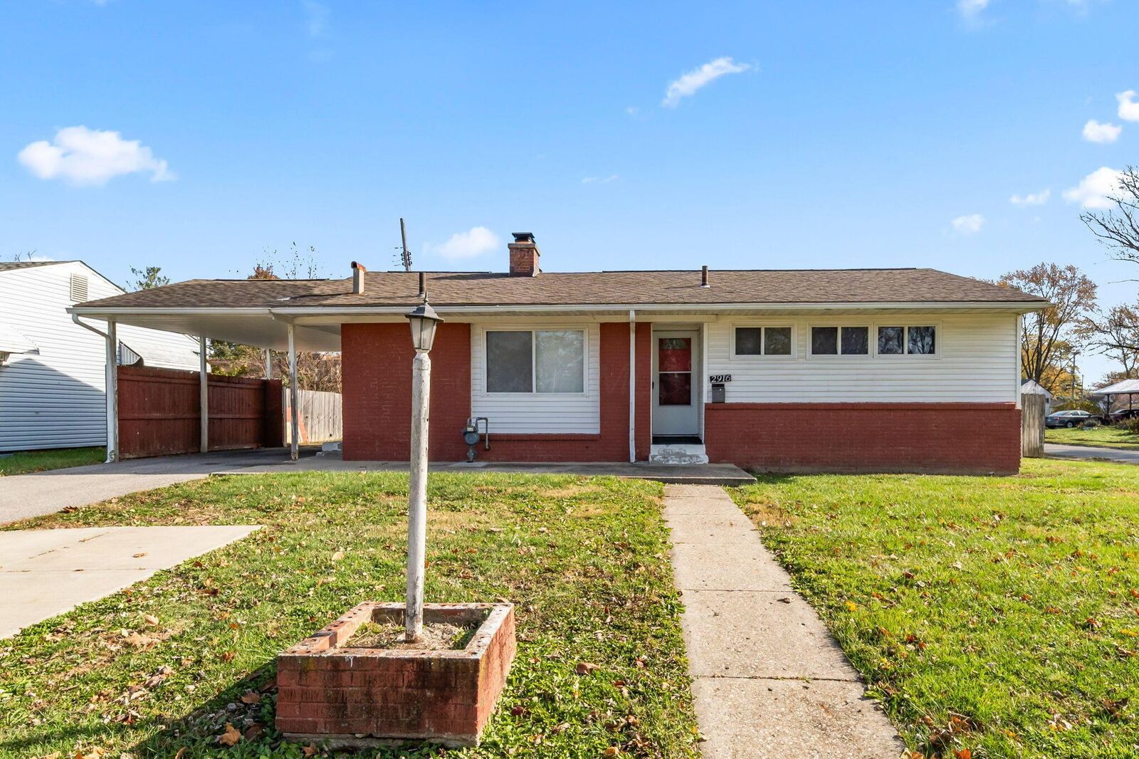 Property Photo:  2916 Hamilton Avenue  OH 43224 