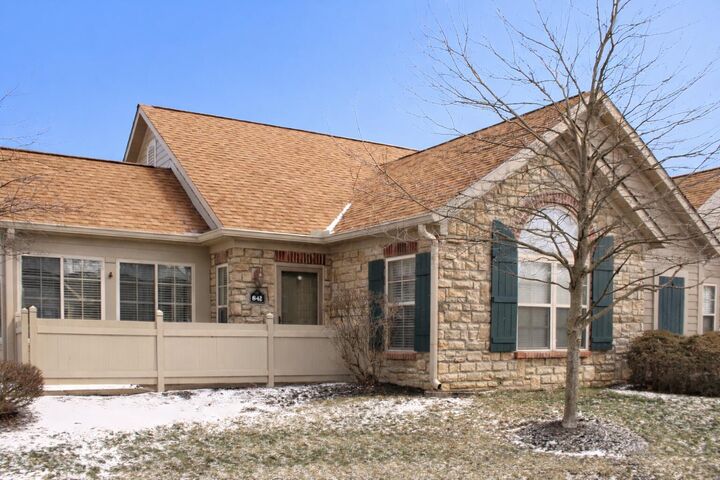 Property Photo:  842 Lambton W Circle  OH 43130 