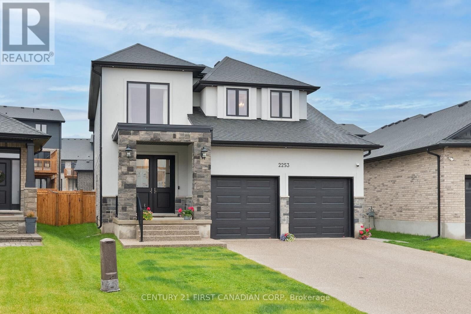 Property Photo: 2253 Linkway Boulevard ON N6K 0K9