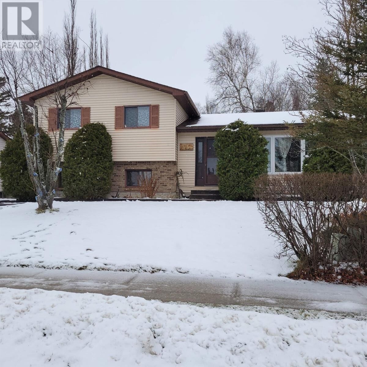 Property Photo: 35 Bastedo Cres ON P0T 2E0