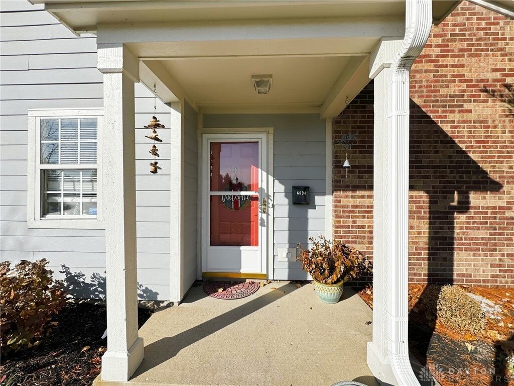 Property Photo: 6694 Wareham Court OH 45459