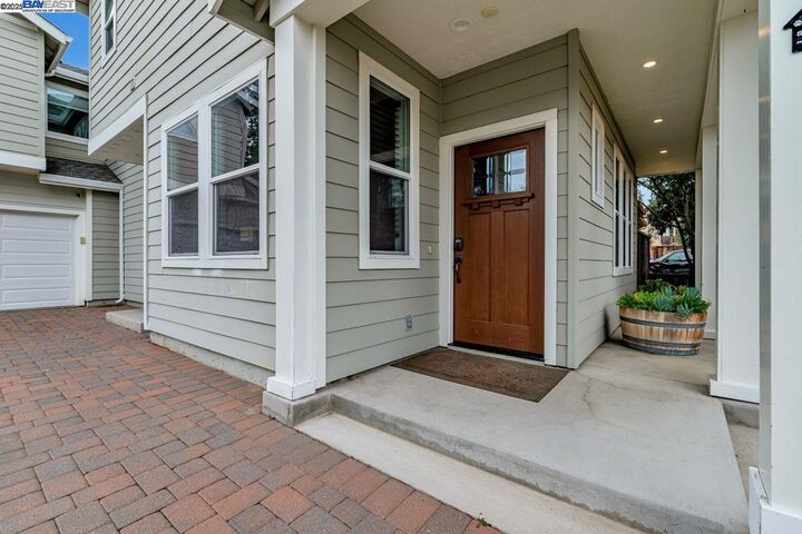 Property Photo:  1115 Vine Ave  CA 94553 