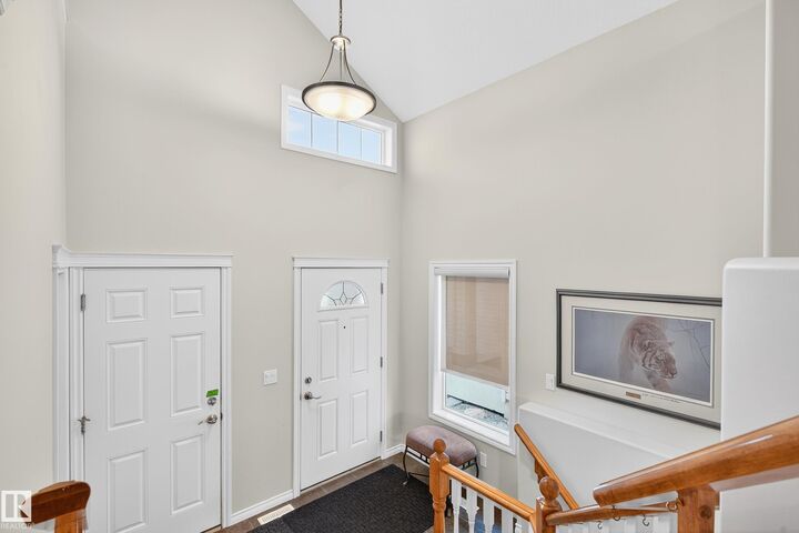 Property Photo: 10 Napoleon Crescent AB T8N 1C6