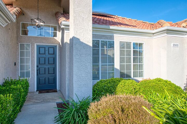Property Photo: 1800 E Omaha Avenue CA 93720