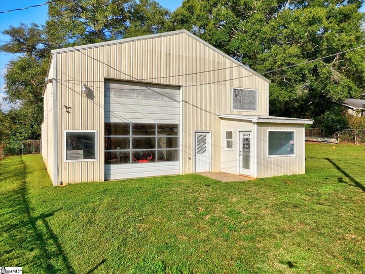 Property Photo: 226 S Fishtrap Road SC 29611