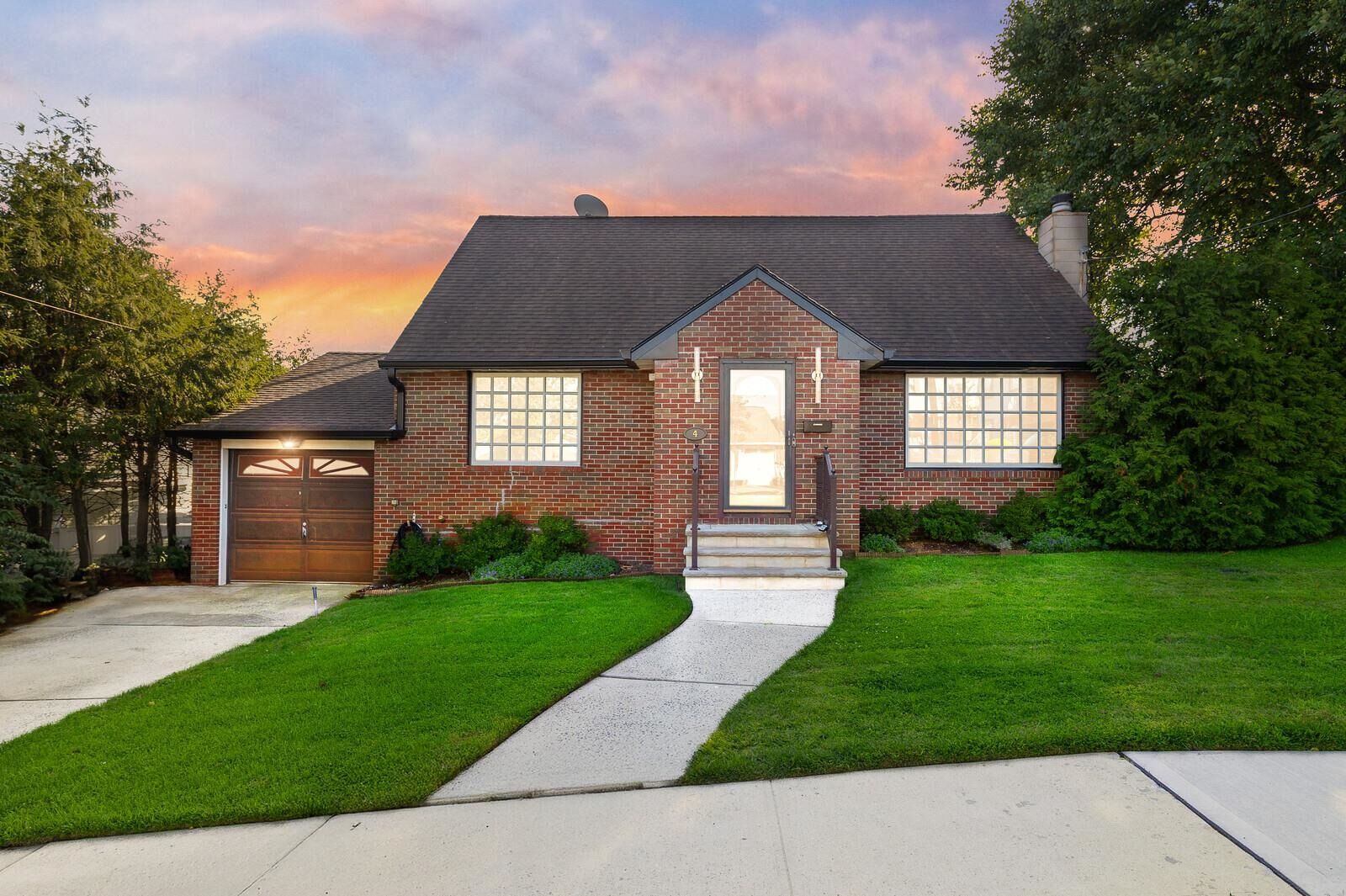 Property Photo:  4 Gail Pl  NJ 07094 