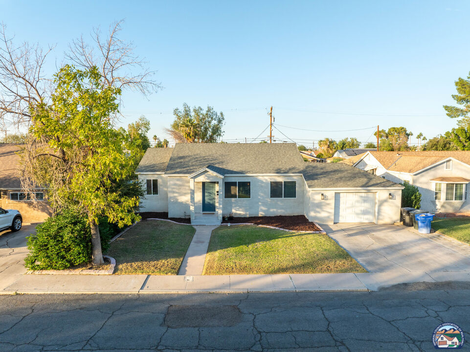 Property Photo: 1048 Sandalwood Dr CA 92243