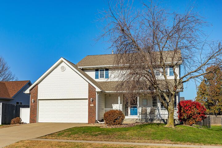 Property Photo: 806 SE Kensington Road IA 50021