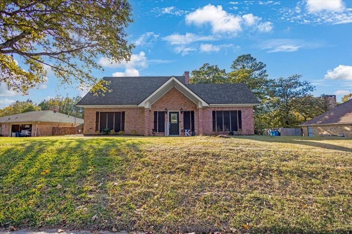 Property Photo:  1701 Edgebrook St  TX 75652 