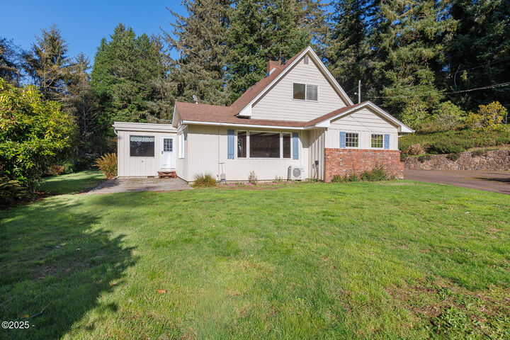 Property Photo: 352 SE Johnston Lane OR 97365
