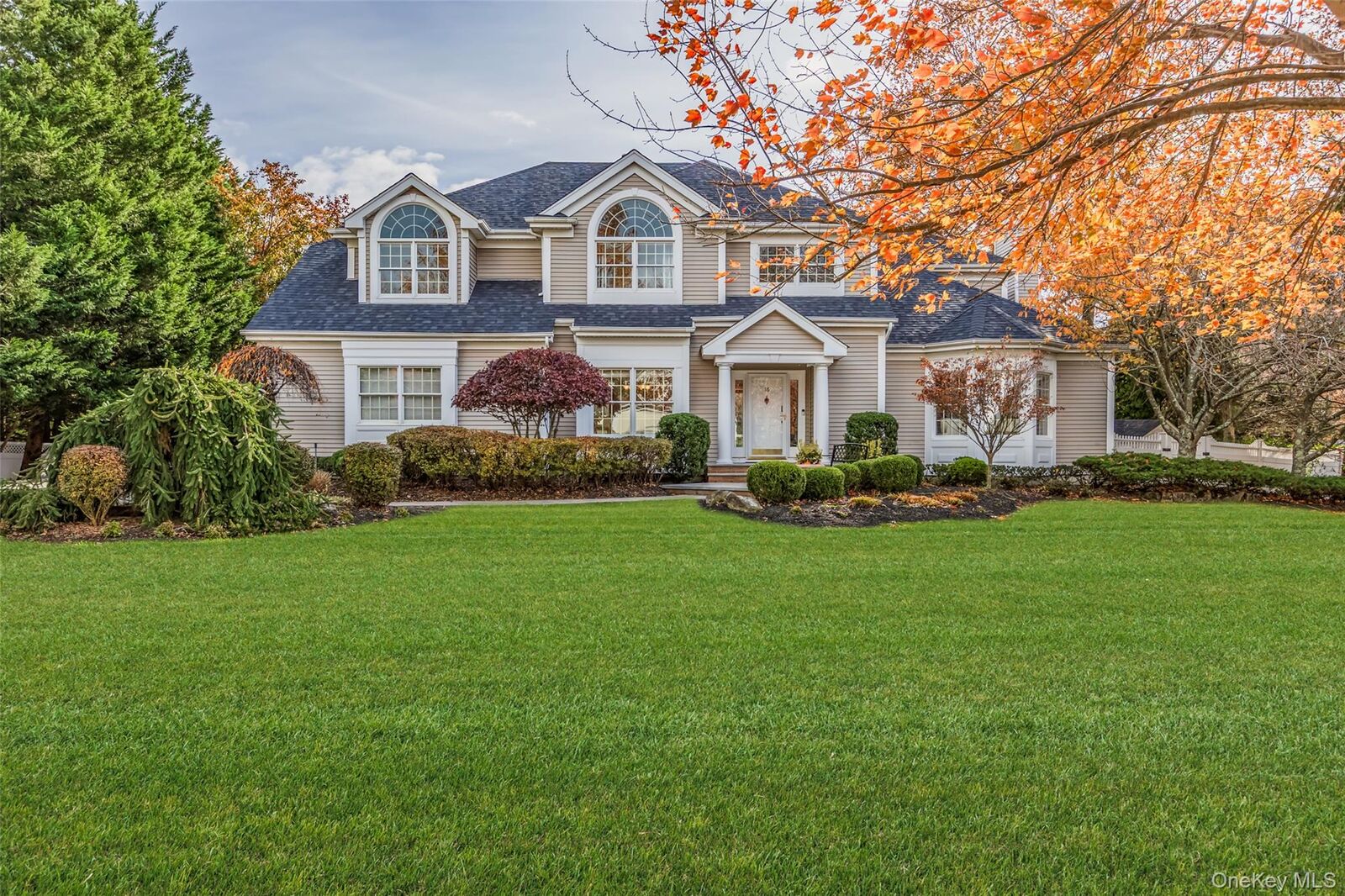 Property Photo:  16 Ashley Loop  NY 11768 