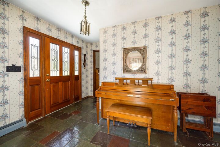 Property Photo:  4 McAllister Drive  NY 12569 