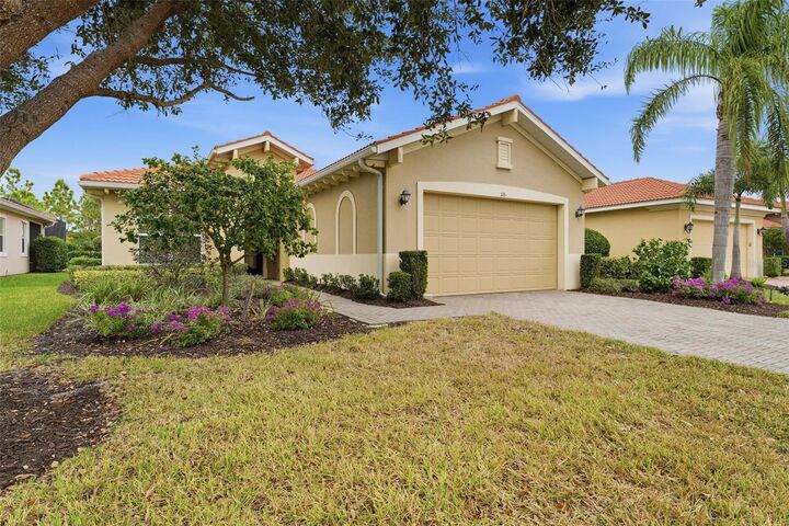 Property Photo: 115 Avalini Way FL 34275