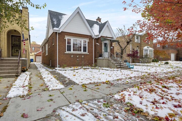 Property Photo: 10021 S Oakley Avenue IL 60643